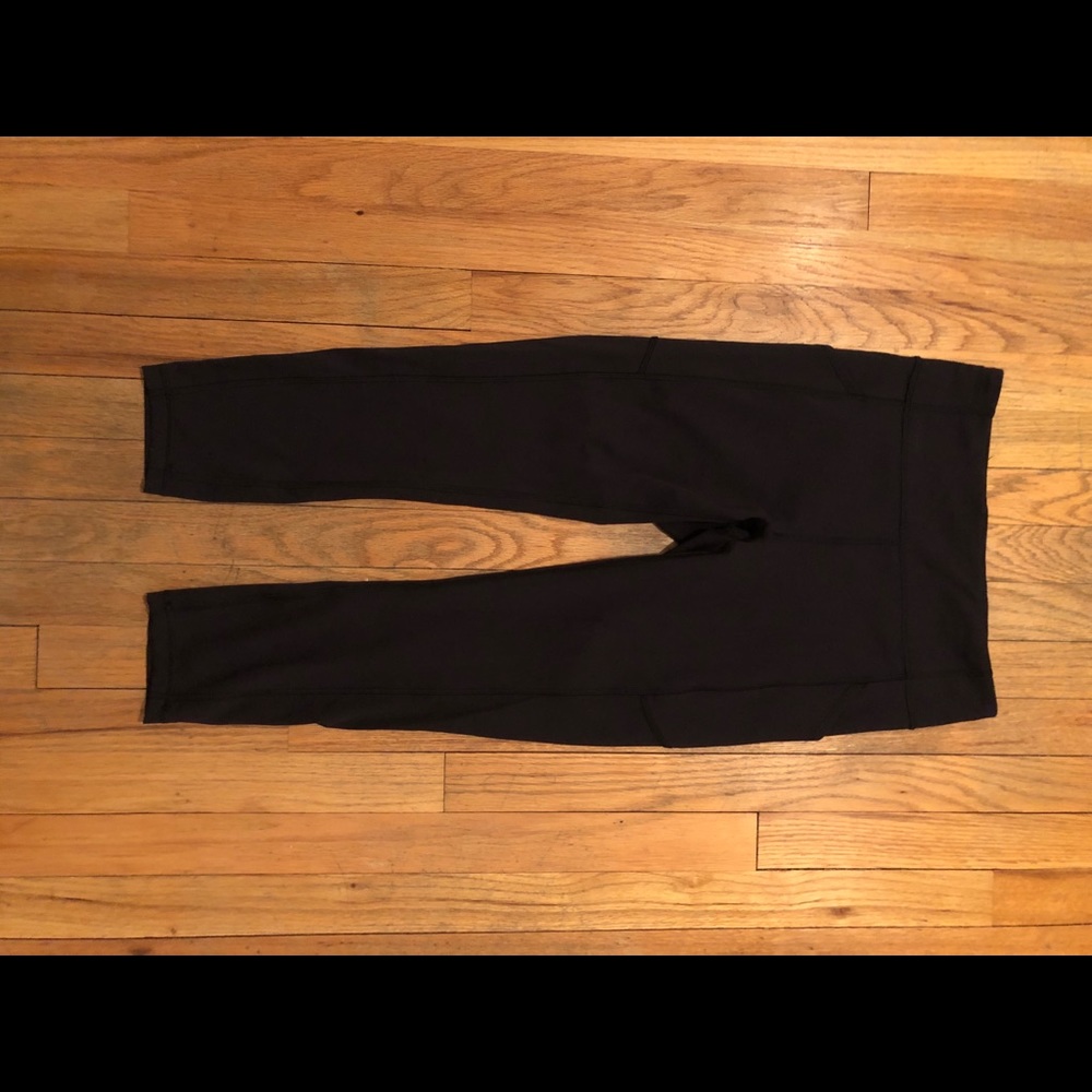 🍋LULULEMON LIKE NEW // WORN ONCE Black Leggings!!